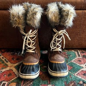 SOREL JOAN OF ARCTIC boots; very good condition; used twice; size 7.